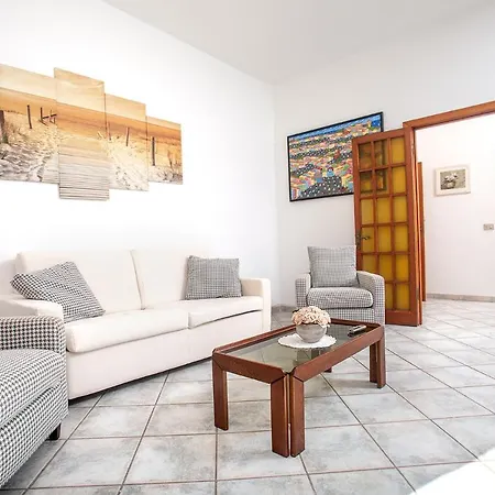 Lungoni Apartment *