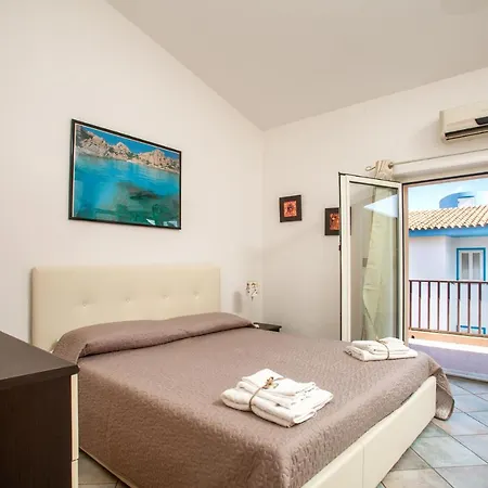 Apartment Lungoni *