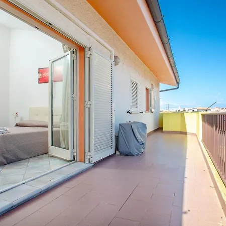 Apartment Lungoni *